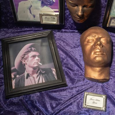 Lot 1086 - James Dean Life Mask for Giant | misc / divers