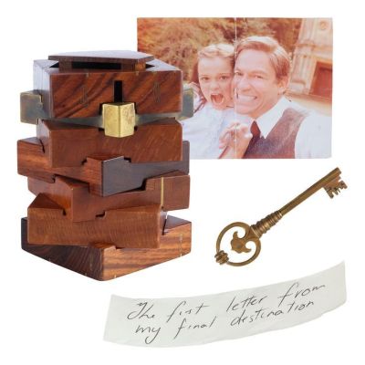 TOMB RAIDER (2018) - Lot #405 : Lara Croft‘s (Alicia Vikander) Karakuri Puzzle with Key, Photo, and Note