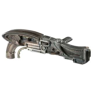 THE CHRONICLES OF RIDDICK (2004) - Lot 113 - Hero Light-Up Necromonger Rifle