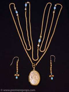 Gangs of New York Jenny (Cameron Diaz) Screen Worn Locket and Earrings Movie Props | Premiere Props