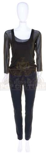 Total Recall (2012) – Lori Quaid’s (Kate Beckinsale) Outfit - 32-30 | Icons of Pop Culture