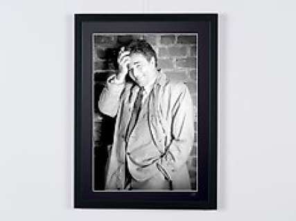 Columbo - Classic TV - Peter Falk as "Inspector Columbo - Columbo - Classic TV - Peter Falk as "Inspector Columbo - Wooden Framed 70X50 cm - Limited Edition Nr 04 of 30 - Serial ID 30682 - Original Certificate (COA), Hologram Logo Editor and QR Code