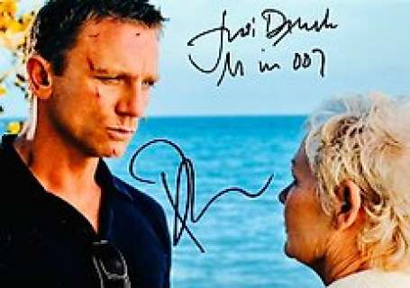 James Bond 007: Casino Royale | James Bond 007: Casino Royale - Double signed by Daniel Craig and Dame judi dench (M), with COA | Catawiki