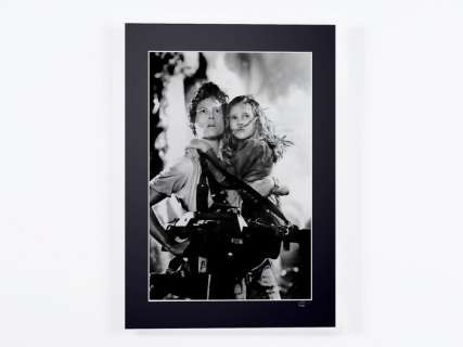 Aliens (1986) - Sigourney Weaver as Ellen Ripley & Carrie Henn - Fine Art Photography - Luxury Wooden Framed 70X50 cm - Limited Edition Nr 01 of 30 - Serial ID 16853 - Original Certificate (COA), Hologram Logo Editor and QR Code | Catawiki