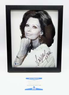 Italian Cinema Legend - Sophia Loren - Autograph certified by Beckett / Frame included