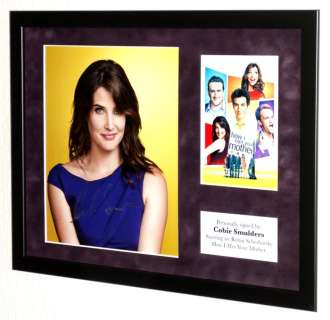 How I Met Your Mother - Cobie Smulders (Robin Scherbatsky) Framed, signed + COA & Photo signing session | Catawiki