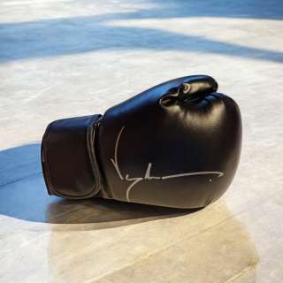 Kickboxer - Jean-Claude Van Damme - Hand-Signed Boxing Glove with ASI COA | Catawiki