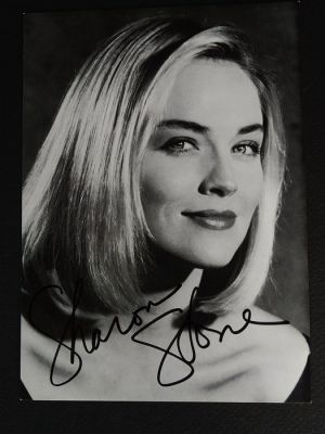 Basic Instinct - Signed by Sharon Stone, with Letter of Authenticity - Photo, Autograph | Catawiki