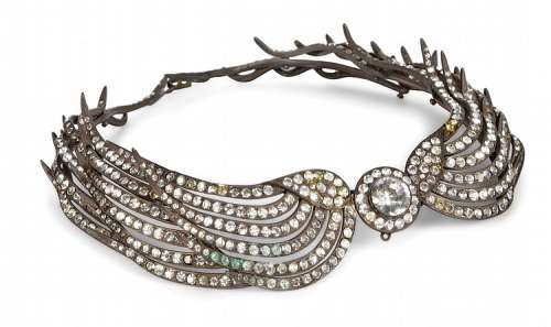Gloria Swanson "Norma Desmond" screen worn necklace from Sunset Boulevard. | Profiles in History