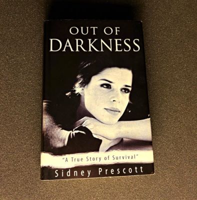 Scream 4 original movie prop. Sidney Prescott Out of Darkness Hardcover Novel