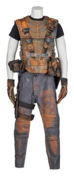 Lot 996 - STARSHIP TROOPERS: CASPER VAN DIEN "JOHNNY RICO" MOBILE INFANTRY ENSEMBLE (WITH DVD)
