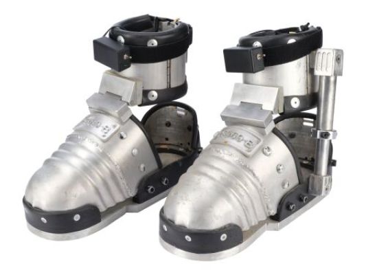 FACE/OFF (1997) - Lot #681 : Castor Troy‘s (Nicolas Cage) Magnetic Erewhon Prisoner Boots