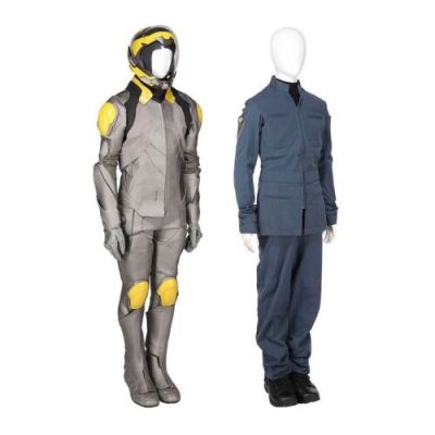 Ender’s Game (2013) | Lot 117 : Ender Wiggin’s (Asa Butterfield) BDU Costume and a Flash Suit with Helmet | Propstore