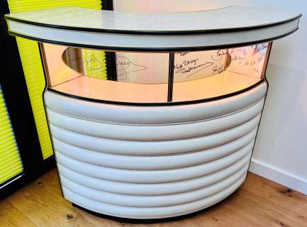 Lot 300 - ONLY FOOLS & HORSES - DEL‘S COCKTAIL BAR - SIGNED BY DAVID JASON & CAST