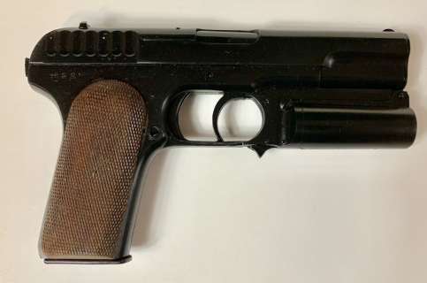 Kingsman: The Golden Circle (2017) - ’Eggsy’ (Taron Egerton) Used Handgun | Hanlin Auction Service