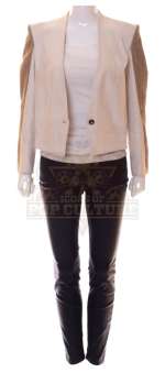 Wedding Ringer, The – Gretchen Palmer’s (Kaley Cuoco) Outfit – V512 | Icons of Pop Culture