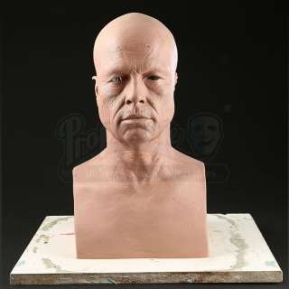 THE CURIOUS CASE OF BENJAMIN BUTTON (2008) - Lot 429 - Benjamin Button (Brad Pitt) Old Age Sculptor