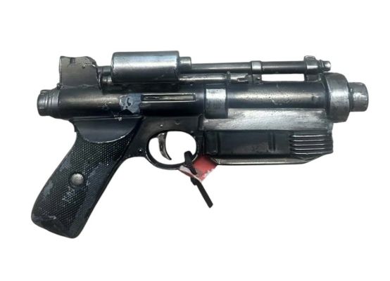 Lot 153 - Star Wars - Obi-Wan Kenobi (2022) - Kenobi’s (Ewan McGregor) Prop BR-14 Blaster Pistol | Hanlin Auction Service