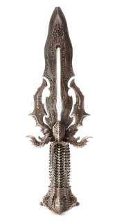 Star Trek: Discovery - Lot 29 - ‘The Vulcan Hello‘ (101) - Rejac‘s (Justin Howell) Torchbearer D‘k Tahg (Knife)