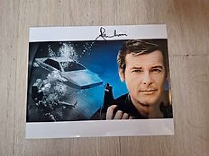 James Bond 007: the Spy Who Loved Me | James Bond 007: The Spy Who Loved Me - Roger Moore (007 - signed, with COA | Catawiki