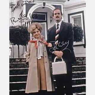 Fawlty Towers | Fawlty Towers - Signed by John Cleese (Basil) and Prunella Scales (Sybil) | Catawiki