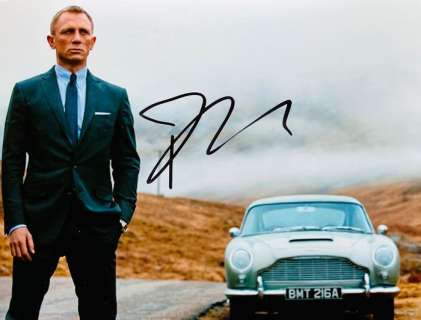 James Bond - Daniel Craig, signed with COA | Catawiki
