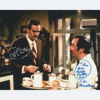 Fawlty Towers - Signed by John Cleese (Basil) and Andrew Sachs (+) (Manuel) | Catawiki