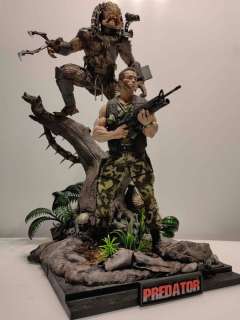 Predator (1987) - Statue - Dutch (Arnold Schwarzenegger) vs Predator - Custom Made, handpainted - 35x50x80 cm - 1:4 | Catawiki