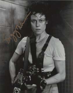 Aliens - Signed by Sigourney Weaver, with Letter of Authenticity - Photo, Autograph | Catawiki