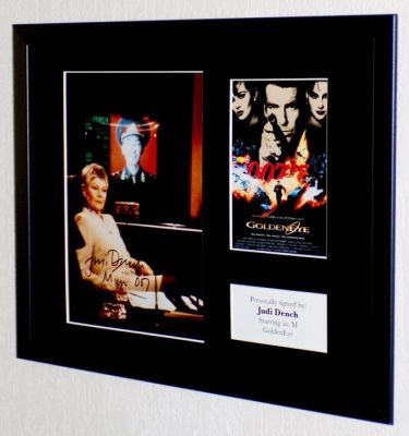 James Bond 007: GoldenEye - Judi Dench (M) Premium Framed, signed, COA & sticker b’bc | Catawiki