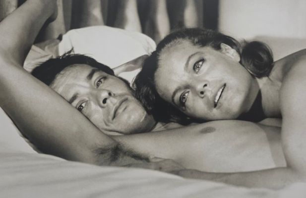Collection Rue des Archives (Paris) - Alain Delon et Romy Schneider dans le film "La Piscine" | Catawiki