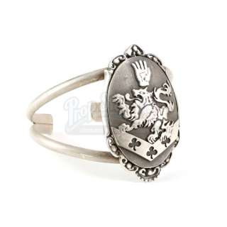 The Twilight Saga - Lot 475 - Esme Cullen‘s Crest Bracelet