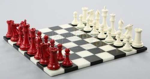 The Twilight Saga - Lot 549 - Bella and Edward Cullen‘s Chess Set