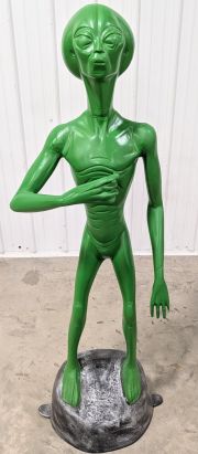 Lot 3263 - Life Size 5ft Cast Metal Alien Drink Holder Statue | misc / divers