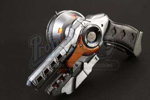 Ender’s Game | Light Up Flash Gun and Charger 01 | Propstore