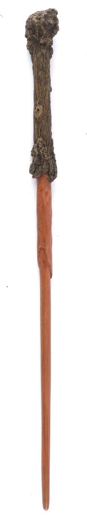 Harry Potter and The Deathly Hallows: Part 1 (2010) Harry Potter ’Short’ Wand, as used by the… | Ewbank’s