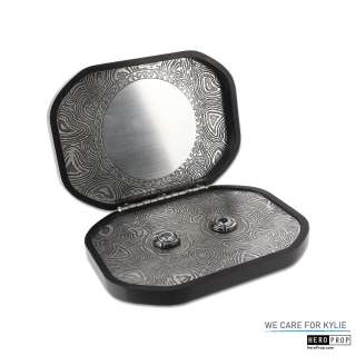 Lot 20 - Divergent (2014) Temple Nodes & Case