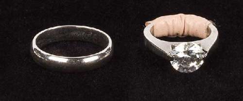 LOST - Lot 477 - Kate and Kevin‘s wedding rings