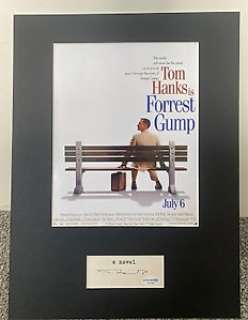 “Forrest Gump”- Mounted Display - with Original Autograph (From Signed Edition of His Book) | “Forrest Gump”- Mounted Display - with original autograph (from signed edition of his book) - Tom Hanks | Catawiki