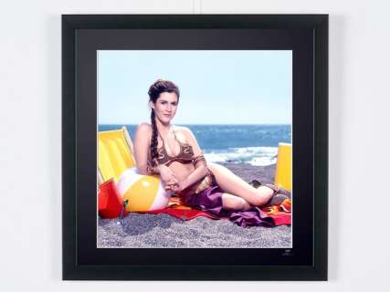 Carrie Fisher As Princess Leia - Promo Shoot, Star Wars Episode Vi: Return of the Jedi | Star Wars Episode VI: Return of the Jedi, Carrie Fisher as Princess Leia - Promo Shoot - Fine Art Photography - Luxury Wooden Framed 70X50 cm - Limited Edition Nr 01 of 30 - Serial ID 20078 - - Original Certificate (COA), Hologram Logo Editor and QR&hellip; | Catawiki