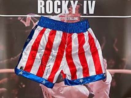 Rocky IV (1985) | Rocky IV (1985) - Replica Boxing short - Signed by Sylvester Stallone (Rocky Balboa) - Authentic Signings Inc. with COA & Photo proof - See images and description - NO Reserve! | Catawiki