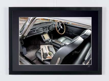 James Bond 007: Goldfinger, - Aston Martin DB5 - Interior Bond Gadgets - Fine Art Photography - Luxury Wooden Framed 70X50 cm - Limited Edition Nr 02 of 30 - Serial ID - - Original Certificate (COA), Hologram Logo Editor and QR Code | Catawiki