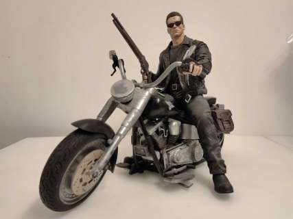 Terminator 2: Judgment Day - T-800 (Arnold Schwarzenegger) on Harley Davidson - Custom Made, Hand painted - 56x35x38 cm - 1:4 | Catawiki