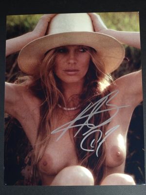 James Bond 007: Never Say Never Again - Signed by Kim Basinger, with 2 Letters of Authenticity - Photo, Autograph | Catawiki