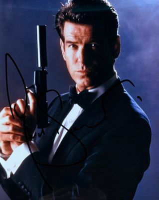 Pierce Brosnan - James Bond Classic Bond Pose With Walther PPK | Catawiki
