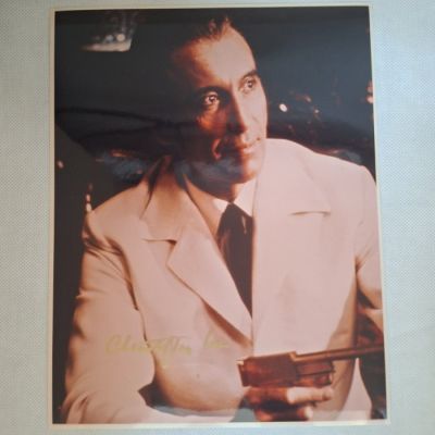 James Bond 007: The Man with the Golden Gun - signed by Christoper Lee (Scaramanga)- with Certified COA | Catawiki