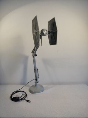 Desk lamp - Plastic - TIE-Fighter with LED | Catawiki