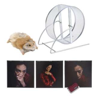The Expanse - Lot 24 - Julie Mao‘s (Florence Faivre) Data Cube Hamster with Photos