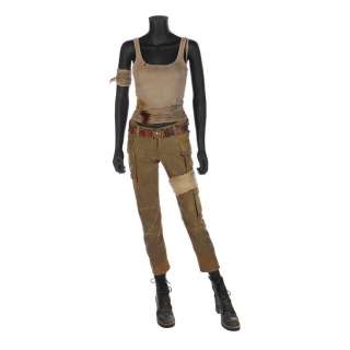TOMB RAIDER (2018) - Lot #439 : Lara Croft‘s (Alicia Vikander) Bloodied Costume