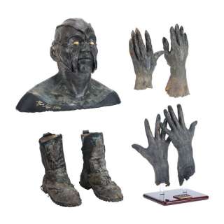 JEEPERS CREEPERS (2001) - Lot #250 : The Creeper‘s (Jonathan Breck) Head, Hands, and Boots
